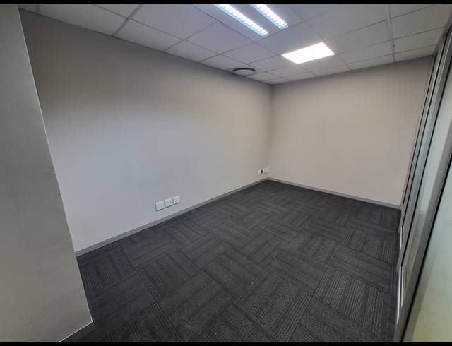 221M² OFFICE TO LET IN WOODMEAD